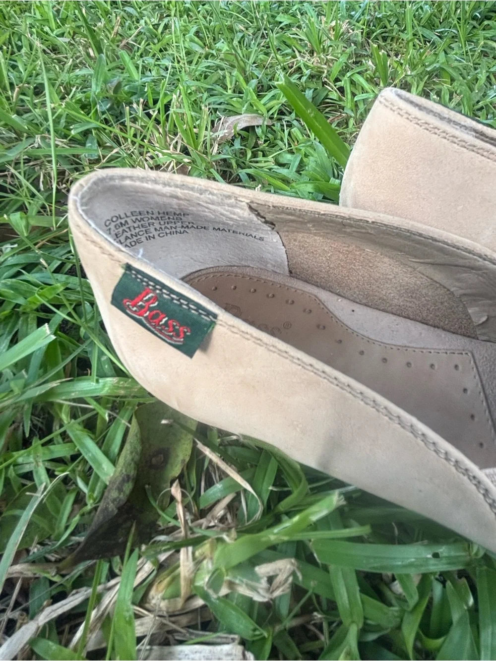 Leather Bass Colleen Hemp huarache-style loafers are a women's size 7.5
